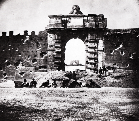 Roma. La Porta di San Giovanni dopo il bombardamento - 21 settembre 1870
