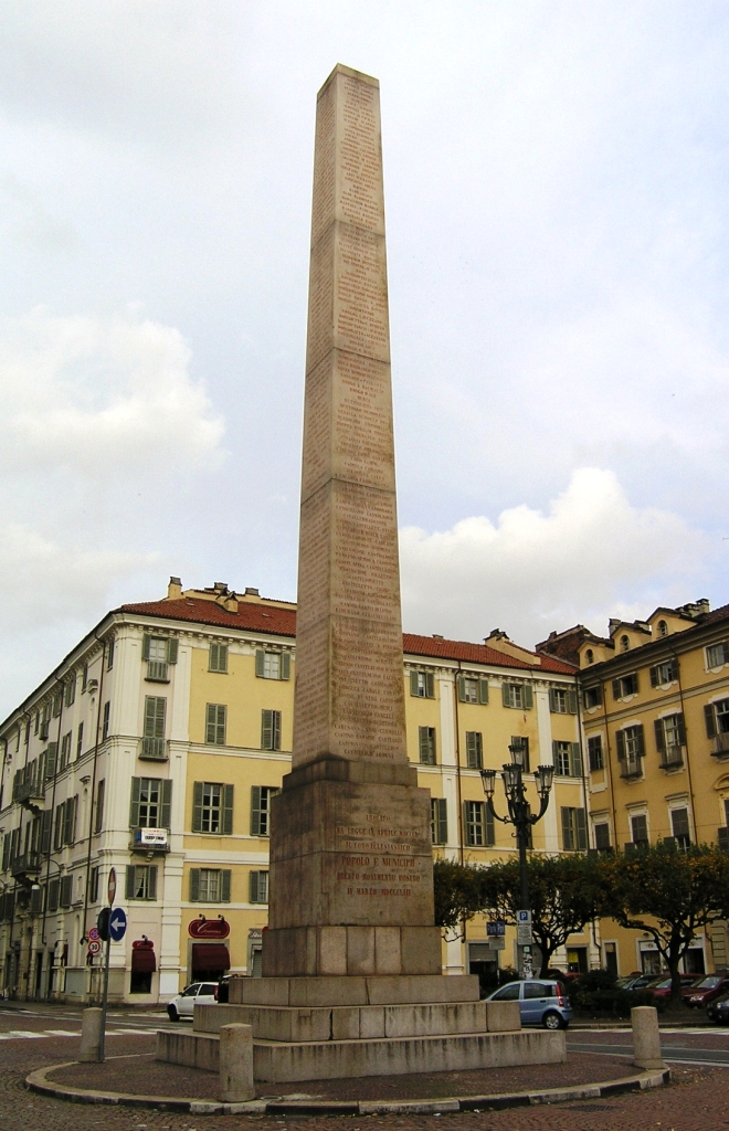 Monumento alle Leggi Siccardi in piazza Savoia a Torino. Sui lati sono incisi i nomi dei comuni che sovvenzionarono la costruzione del monumento - 1853 